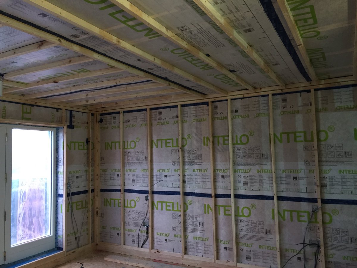 fergal5's tweet photo. Good progress at Maynooth#884. #timberframe & #fullbuild by #teamtimbertech. Great work by #JL & Team with @bakerinsulation @ecologicalbuild @VELUXGBI @BlueBangorSlate https://t.co/QPyDNWULvl