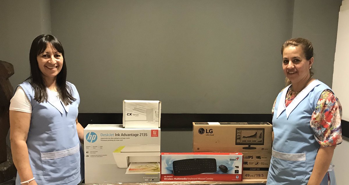 Recibimos a Analía Fernández y Mariana Andrada, docentes del Jardín de Infantes Nº 140 de la ciudad de #VillaÁngela.
Gracias a <a href="/Emynanoffpenoff/">Emilse Nanoff Penoff</a> pudimos hacer entrega de una computadora y una impresora que será utilizada en la institución.
#SeguimosTrabajando
#ElEstadoDeTuLado