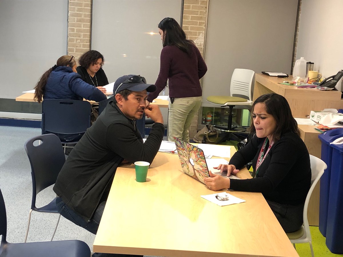 LWilsonPhelan's tweet photo. Check this out: ⁦@MarieReedES⁩ parents helping fellow parents of 5th graders to navigate the lottery. Parents are an incredible untapped resource in advancing equity. ⁦@kindred_dc⁩ https://t.co/ApWIgqdnUC