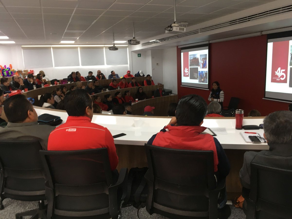 o_leyva's tweet photo. Hoy tuvimos casa llena! Toda la Dirección de Formación @UPAEP sesionó hoy en el Aula Magna de @PrepasUPAEP #TeamLomas; alrededor de 70 formadores de líderes transformadores https://t.co/RInj1b4wHM
