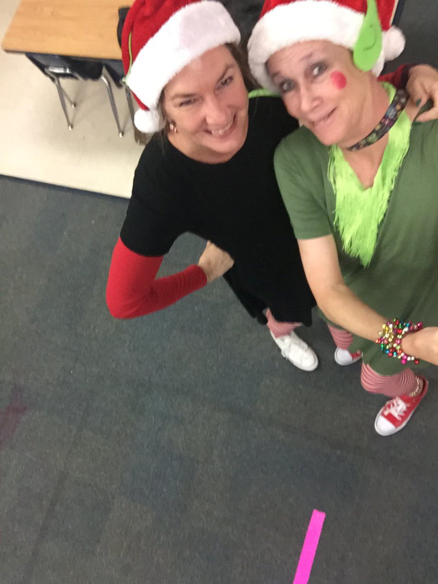 HaleSLE2cluck's tweet photo. #slebreal #elfieselfie https://t.co/OFhYeIxSOk