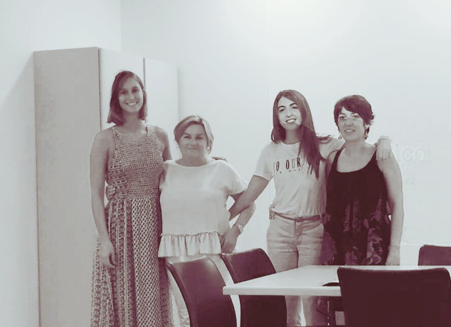 jeroniamiralles's tweet photo. Tots aprenem amb les sessions docents de cas clínic impartides pels #EIRs de família #udmfic @apmallorca obertes a tots els professionals. Gràcies @RoderoAlejandra #analopez @carmenvega_soc #josegarau i als seus tutors #eugeniamartinez @ZarzosaCarmen @pepllferrer @oss_alvarez https://t.co/TqFfhKXBLB