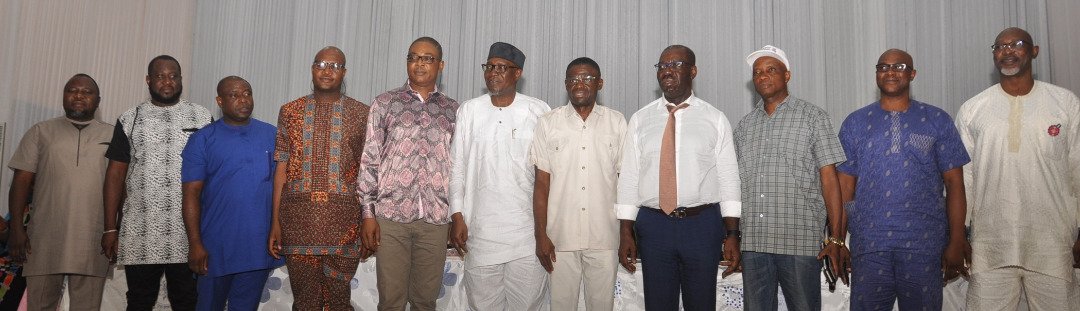 Dr_AustineOv's tweet image. 1. 
At the inauguration of the Edo North All Progressives Congress (@OfficialAPCNg ) Campaign Council, I tasked party leaders and members in the Senatorial District, to mobilise voters to vote for the party&apos;s candidates in the 2019 general elections.