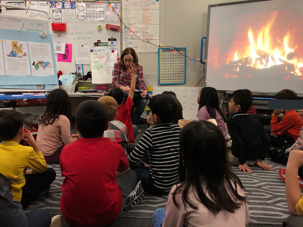 mswongs_class's tweet photo. Thank you so much to this @DenlowPS mom and grandma duo that helped us learn more about #Hanukkah We LOVED listening to the story, playing #dreidel and trying the #Latkes and #Donuts 😍🤤 Thank you for taking the time to share your special celebration &amp; traditions with us!! https://t.co/xbJEYMNvII
