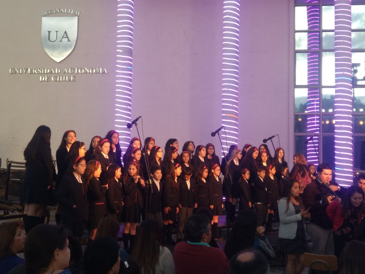 rahmbass's tweet photo. @MontessoriTalca El coro del colegio en el concierto Navideño de la UAutónoma https://t.co/ON7N33OLy6