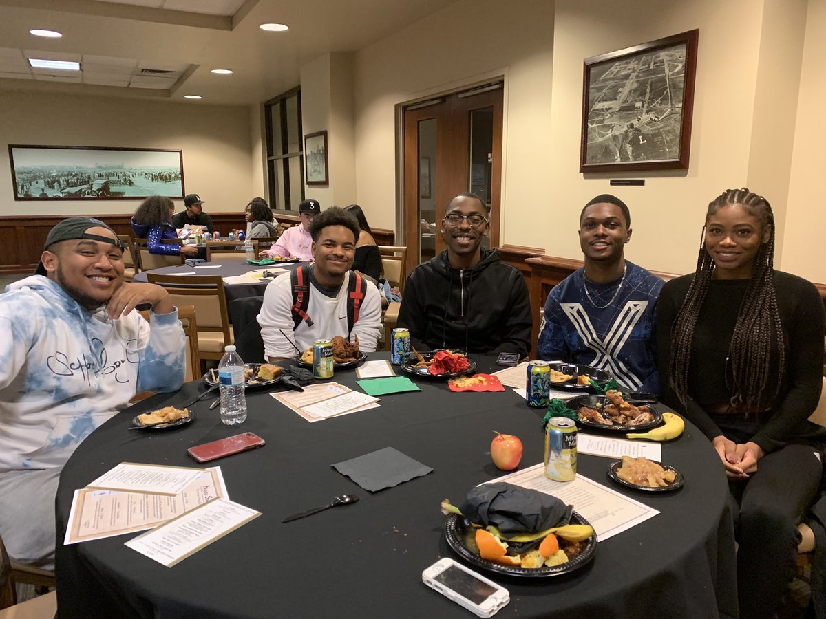 LMUStudentEXP's tweet photo. We’re throwing back to last week’s #Kwanzaa celebration where 🦁’s got the chance to be in community and reflect on this year. @LMUEIS #LMU #LMUEXP #BecomeaGlobalCitizen #IntegrateMindBodySpirit #CommunityLove https://t.co/KanhRcwFjl