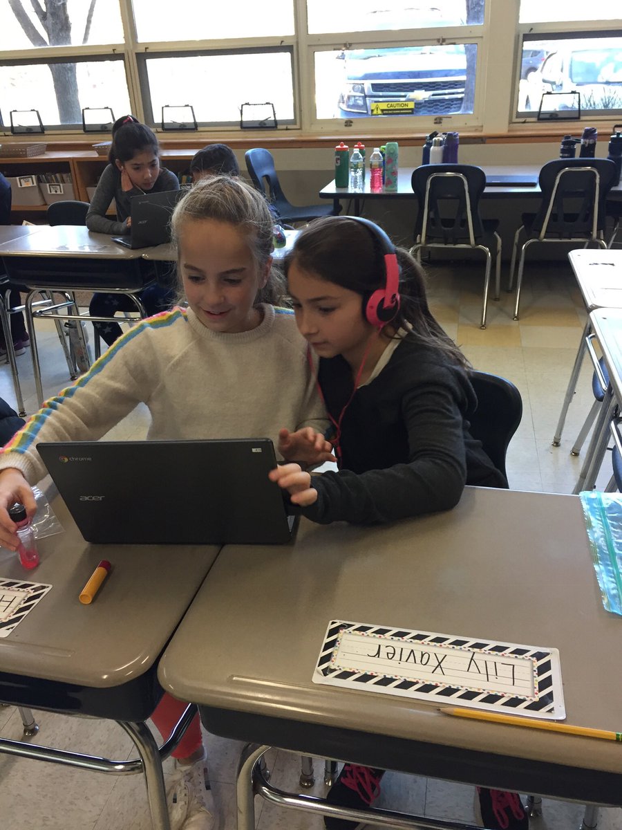 ibergerhhs4's tweet photo. Teamwork makes dream work! 4th graders working incredibly hard at their coding skills last week! They truly amaze me 😊💻 #hourofCode #HHS @sahoban @LPS_Tremblay https://t.co/i6MjxmRpCy