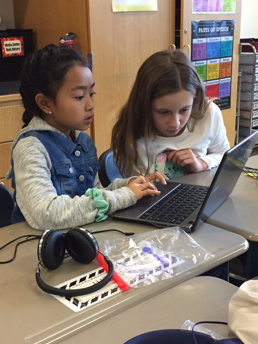 ibergerhhs4's tweet photo. Teamwork makes dream work! 4th graders working incredibly hard at their coding skills last week! They truly amaze me 😊💻 #hourofCode #HHS @sahoban @LPS_Tremblay https://t.co/i6MjxmRpCy