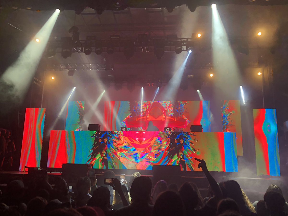 ChillzMusiq's tweet image. Music is the drug!! 🙏🏾 #ElementsNYC #ThankfulThursday #RoadToNYE360