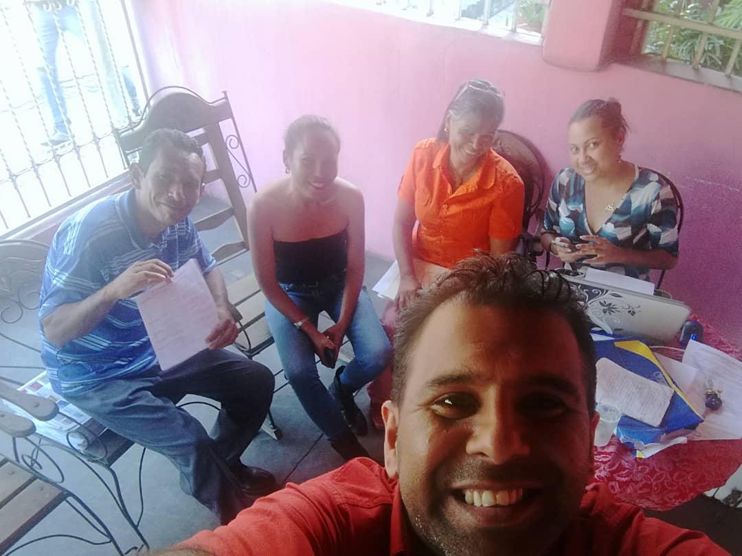udc2018's tweet photo. ¡Trabajo en equipo! De todas las organizaciones políticas surgen buenas propuestas e iniciativas y cuando nos unimos y trabajamos en beneficio de las comunidades el EXITO está garantizado #IvanUDC #alcaldiadeOslo #juntosporOslo #hagamOSLO #creamOSLO #sigamOSLO #juegoderoles2018 https://t.co/KAa2qij09G
