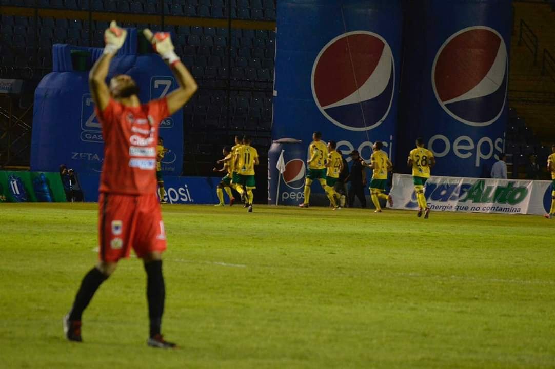 CD_Guastatoya's tweet image. Este sábado tenemos que hacer sentir todo nuestro apoyo a nuestros Guerreros, juntos tenemos que seguir haciendo historia, vamos por un objetivo más Guastatoya🏆☀️💪⚽💛💚