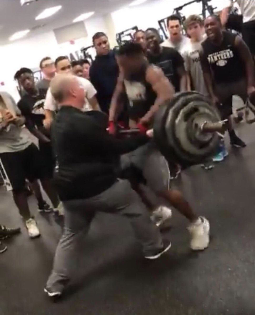 ZEvenEsh's tweet photo. Some power cleans here.....

“It’s all the same stuff, same exercises ...” 

I’m gonna create change. Raise the standard, complaining does nothing. https://t.co/NjTVBi9JHv