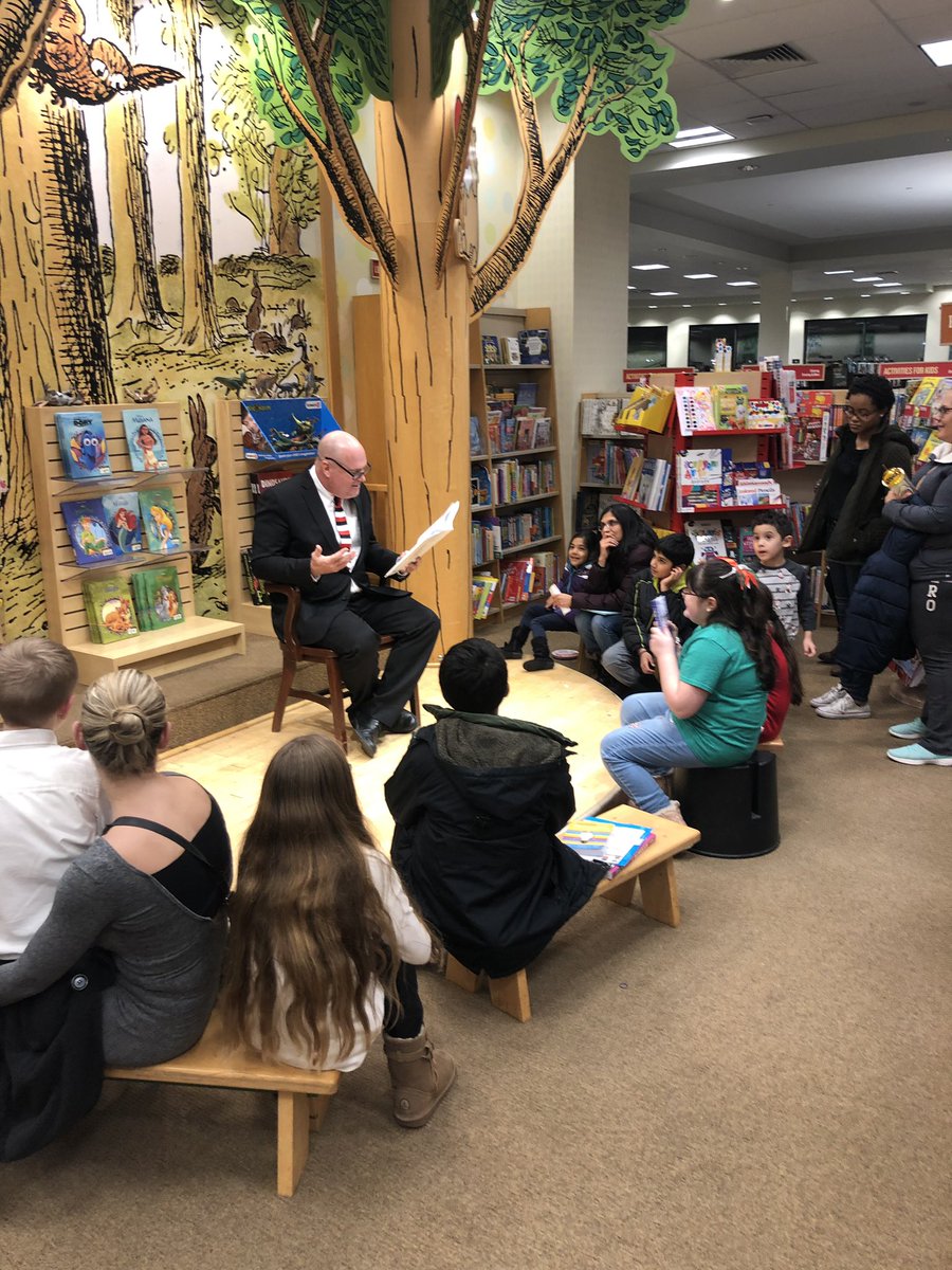 sderollo22's tweet photo. Another successful book fair! Thank you for all of your support! #1wtsd @ZegaRobert https://t.co/iFWNwgCs3T