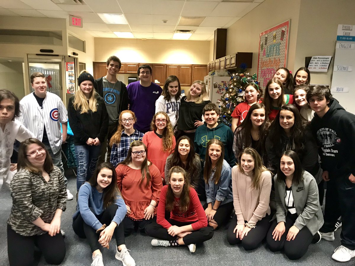 lancerHEROES's tweet photo. Lancer HEROES celebrating the holidays and getting ready to watch ALMOST MAINE!!! #WeAreLakePark https://t.co/yJT1yJxjeB