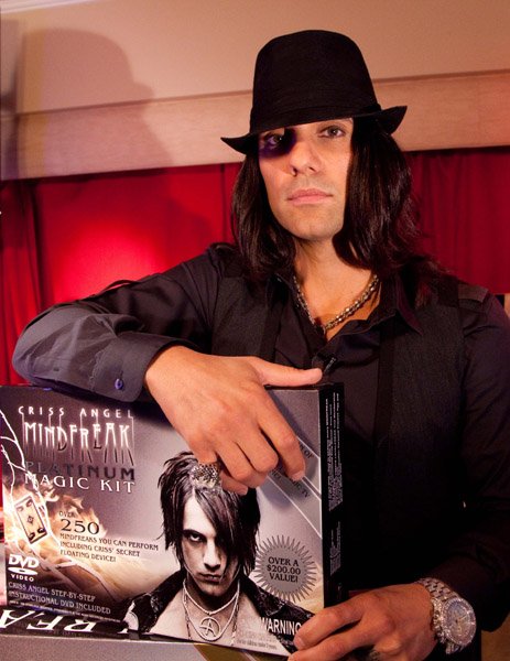LoyallyYours's tweet image. #TBT @CrissAngel promoting his #MagicKit at @younghollywood in 2010