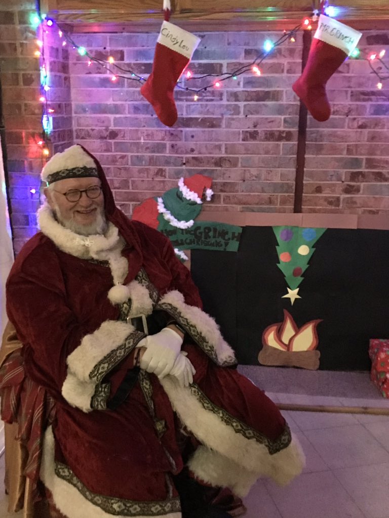 gchsbands's tweet photo. It’s Santa! Santa! I know him! (And he’s watching our fabulous jazz band!) #SpaghettiSupper https://t.co/jnfd3Ub2Ho