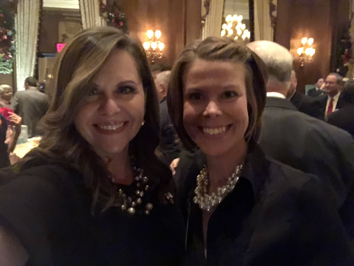 beerjenn1's tweet photo. Thank you to everyone for attending our Pittsburgh Chamber 2018 Public Officials reception! #por2018 @senbartolotta @RepTurzai @RepDanFrankel @RepFrankDermody @erikastrassbrgr @GPghCC https://t.co/K5d4472iYS
