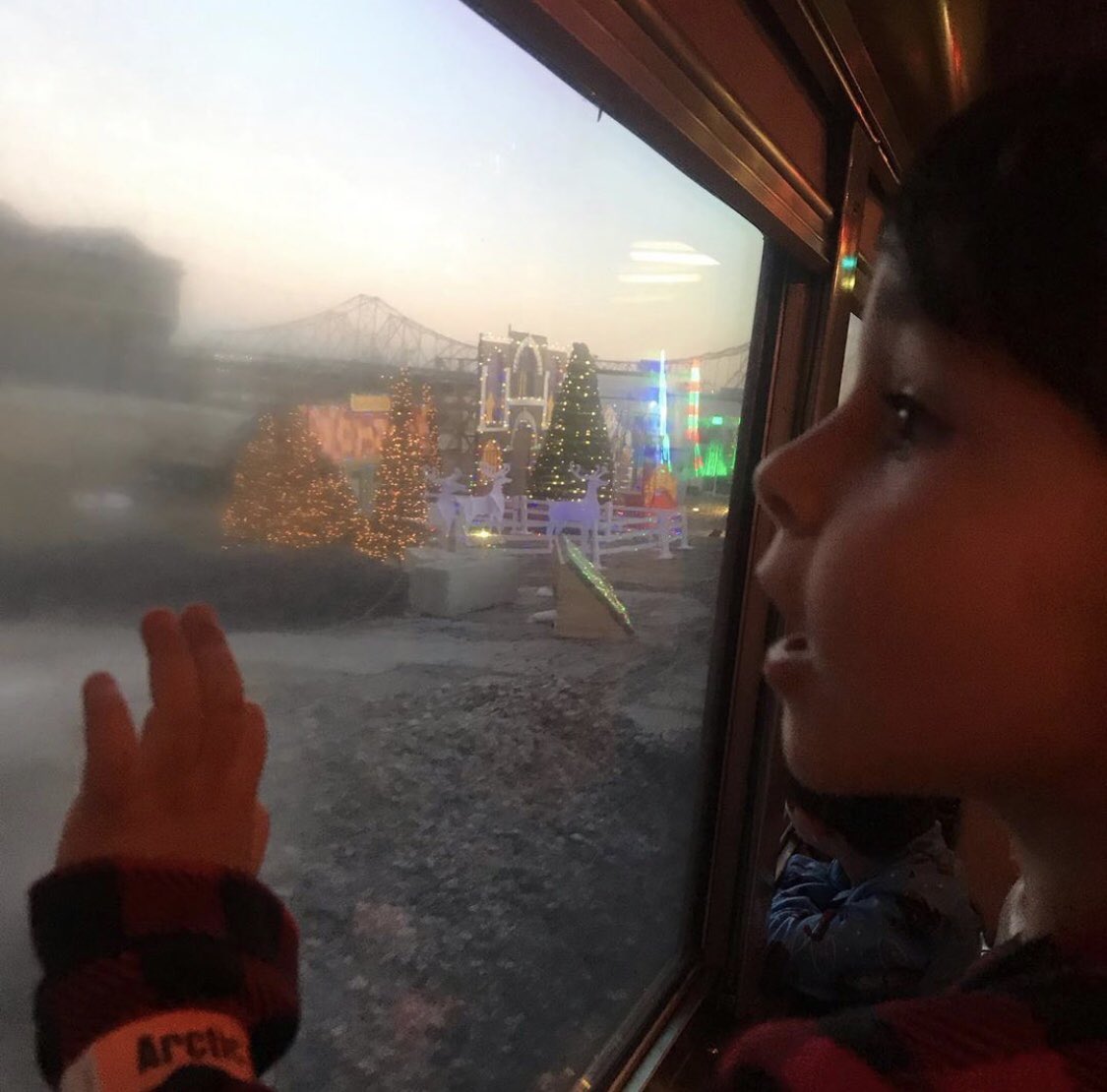 “One thing about trains: It doesn't matter where they're goin'. What matters is deciding to get on.” 🚂

📸: @chavalentine