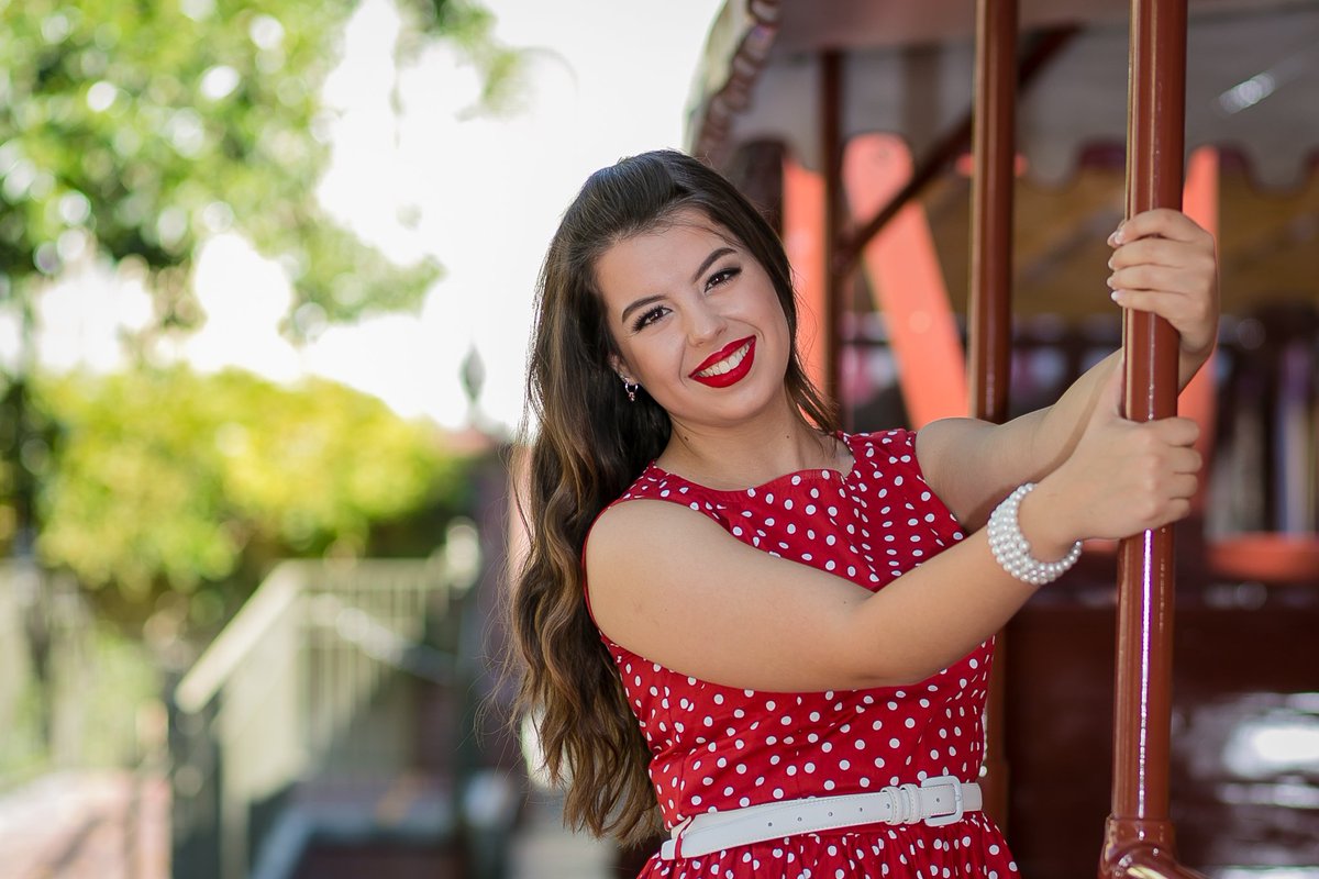 mcseniorphoto's tweet photo. Who doesn't love a photoshoot at Disneyland?!❤ https://t.co/7cpm63V050