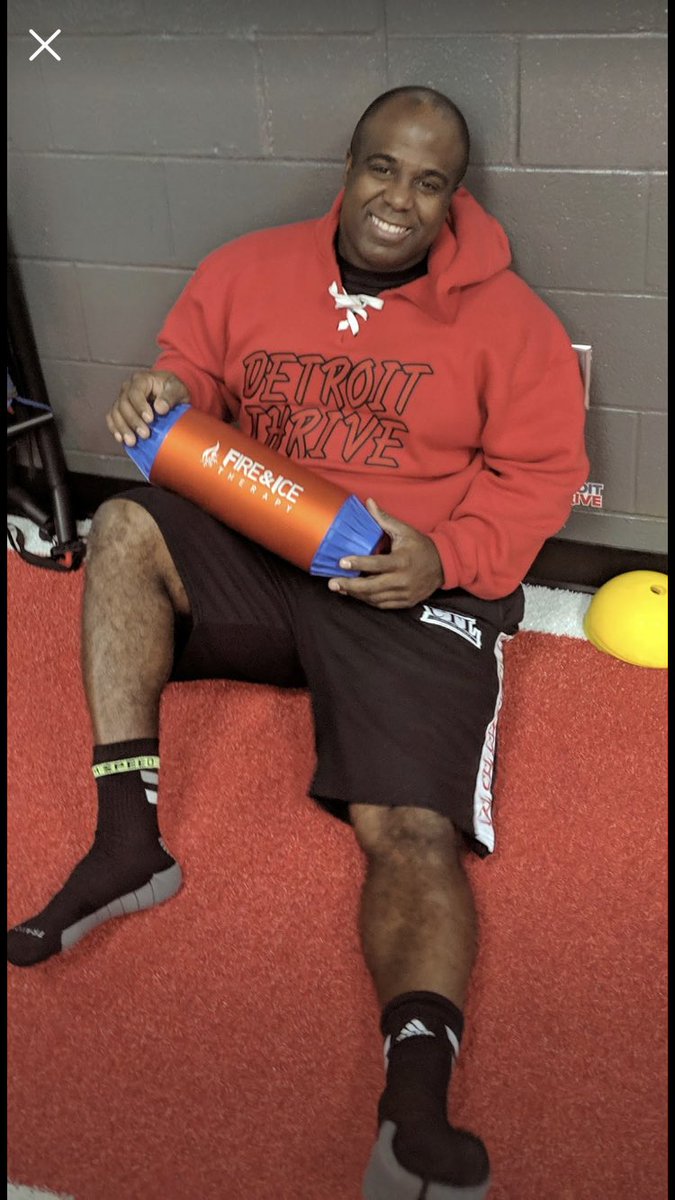 fireicetherapy's tweet photo. Morning Detroit! Starting the day off right with F.I.T. products.  Fire &amp; Ice Therapy Roller works wonders on your body!  Perfect partnership!  #detroitthrive, #letsthrive, #thrivefit
.
.
#motivation #crossfit #weightloss #balance #cleaneating #foamroller #rolling #fitness https://t.co/5x6aSCi2mp