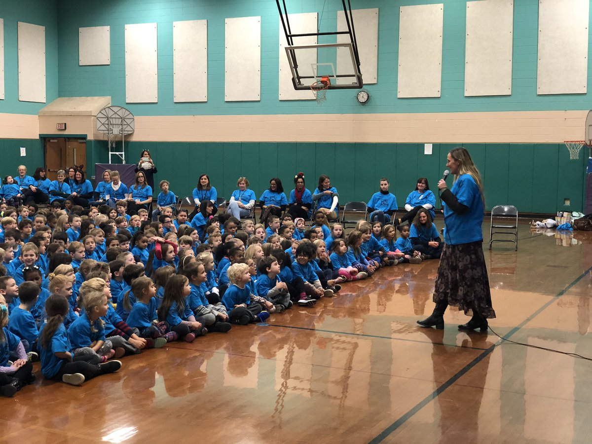 BretaCombs's tweet photo. Inspirational talk today at Peace Dale Elementary. Thanks @ScarlettMLewis for supporting our work in South Kingstown and  @karenmurph62. Choose love, compassion and gratitude. @kristenstring https://t.co/t5ytu3lU8w