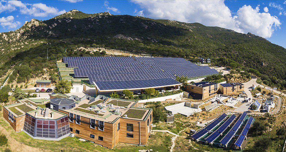 AndreJoffre2's tweet photo. L'autonomie des îles en énergie: Le plan gouvernemental « Place au soleil » cherche des solutions d'énergie solaire avec stockage pour les îles. La société corse #STEPSol innove avec de micro-installations combinant solaire et hydraulique. https://t.co/cOPyVvdSjz via @LesEchos https://t.co/wusPN2Ipvb