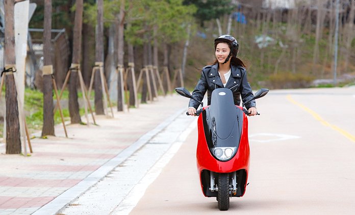 여자 오토바이 추천🛵 
전기오토바이 루체는 운전면허만 있는 사람이라면 누구나 이용이 가능하며, 자전거만 탈 수 있으면 남녀노소 누구나 주행 가능한, 조작방법을 자랑합니다!

goo.gl/HNzGwz

#에코카 #오토바이 #전기오토바이 #전기스쿠터 #전기바이크 #전동오토바이 #티몬