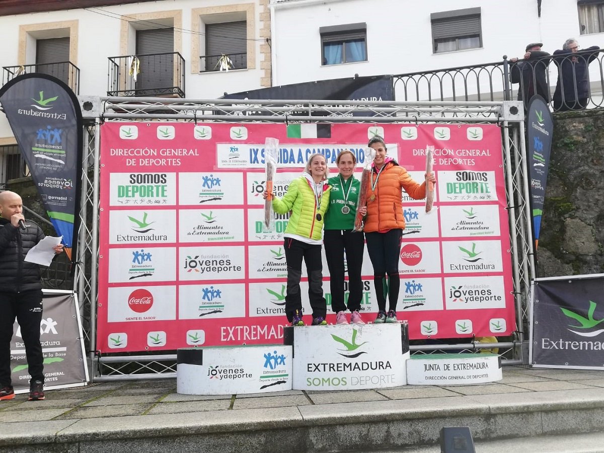 FUTER_ET's tweet photo. La sgto 1º Ballesteros del #BZXI campeona en categoría senior de la Liga de Carreras de Montaña de Extremadura 2018. La ultima competición celebrada en Casas del Monte #Cáceres #BrigadaExtremadura @EjercitoTierra https://t.co/RF9plONFXM