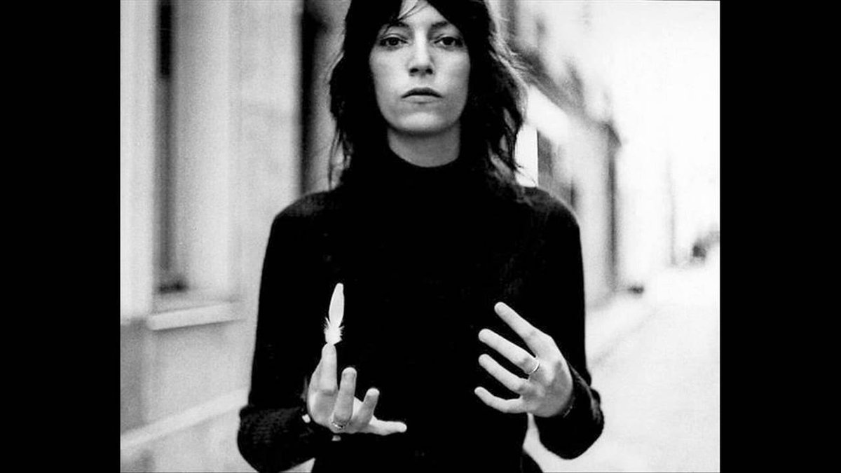 "J'étais trop lâche à l'époque, pour écrire cette chanson. Mais elle, elle a eu ce courage". 
Bruce <a href="/springsteen/">Bruce Springsteen</a> X #PattiSmith 👉le morceau #BecauseTheNight = #TubesNCo
De la maquette où Bruce chante en yaourt aux incantations de Patti. 
🎧franceinter.fr/emissions/pop-…