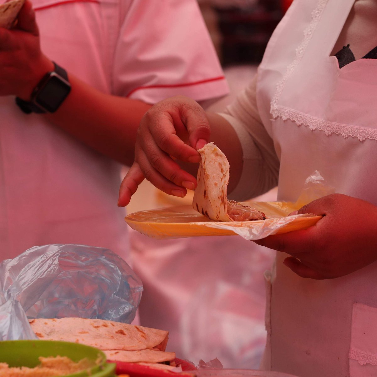Será que los #Mexicanos nacimos con un instructivo para comer? 
INSTRUCIONES PARA COMER EN MEXICO. EN: Colaboraciones.
elltianguisrevista.com
 #MexicanFood #ComerEnMexico  #comidamexicana #ComidaCallejera #GastronomiaLocal #GastronomiaMx #GastronomiaMexicana #ComerRico