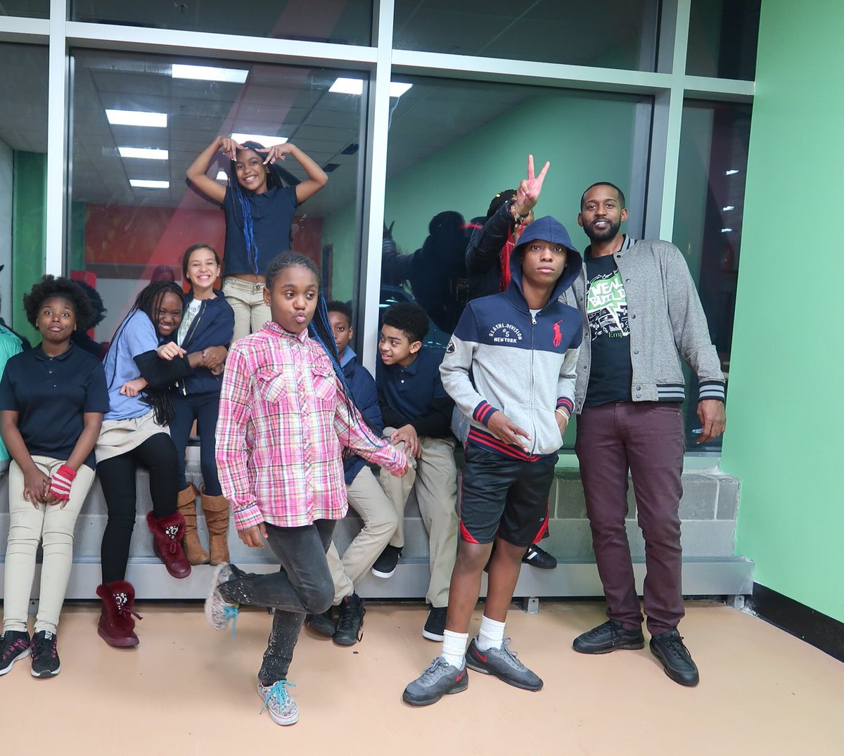 Empify's tweet photo. That’s a wrap! Over the past 10 weeks, we’ve been able to teach these scholars how about the power of ownership. Thank you @lenfestcenter_philly for allowing us to reach yet another group of wealth builders! https://t.co/w9FYAWv6mo