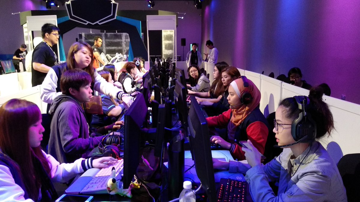 WesgSea's tweet photo. Dota 2, CS:GO (Women), Hearthstone, Starcraft, Vainglory too are already on their first match of the day!

#wesgsea2018 #gaxevolution2018 #csgo #dota2 #vainglory #starcraft https://t.co/hBMuQnCp4L