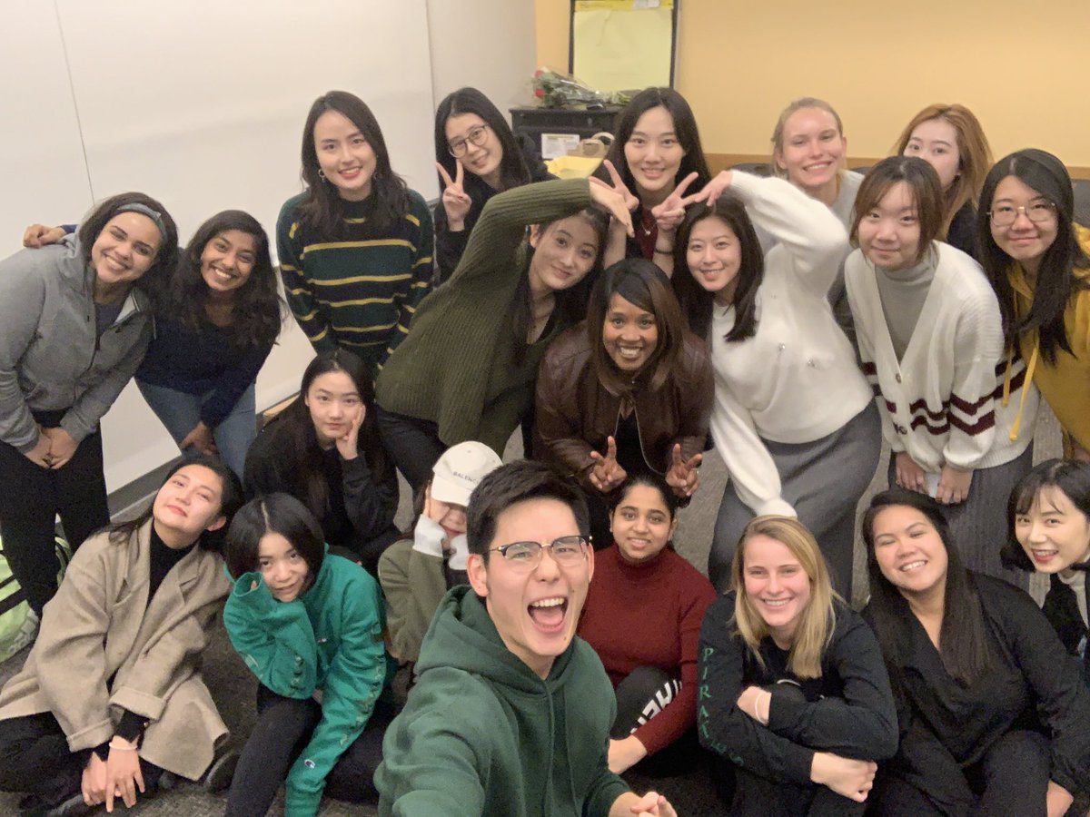 101929014Com's tweet photo. All classmates are ladies including the professor!  Call me Lucky Panda🤣 https://t.co/XnYaYupt89