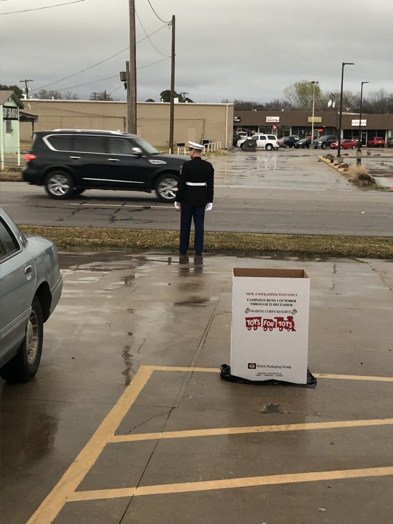 martin_kry's tweet photo. What a great way to end our Toys for Tots event! We had the Grinch and Srgt. Cooney with us today to bring in toys! Along with hot cocoa and cookies for the kids. @JessicaGreen_90 @tim_pears @OBielss @guardado84 https://t.co/TTHQhmPRWO