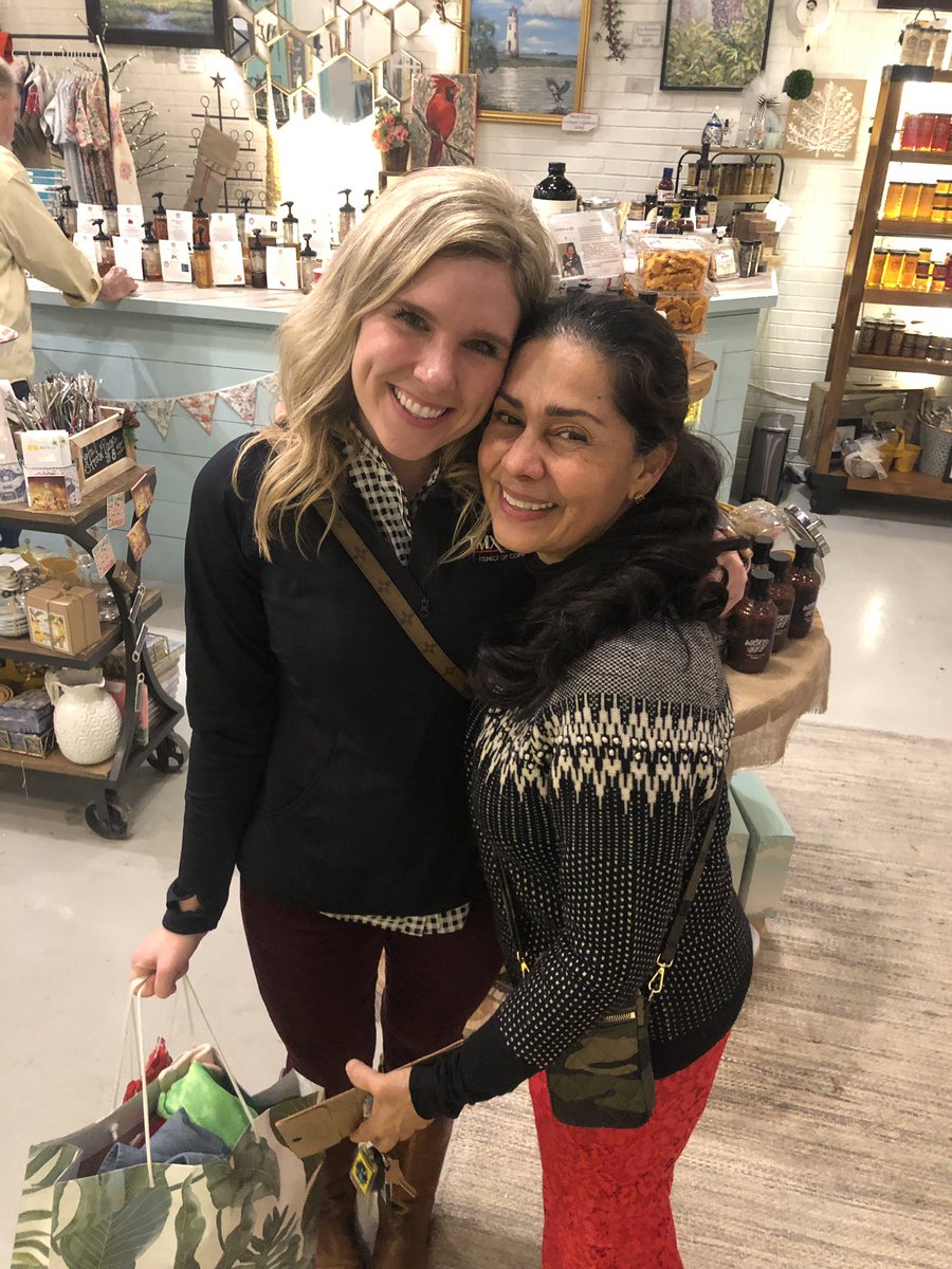CarlyAnn311's tweet photo. Words just can’t explain these two! Thank you for making the #tmxperks vision and experience come alive @TMXCompanies !!!! #tmxcareerlove #innovation #corporateculture #tmxfamily #passion #lucky #grateful https://t.co/my9yYOqGfQ