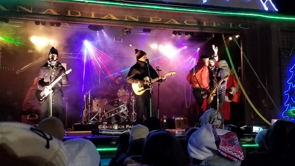 hoffmann79's tweet image. What an amazing sight getting to see the @CPHolidayTrain in Theif River Fallswith a great performance by @thetrews with Santa in tow. #thankyou #CPHolidayTrain #trf
