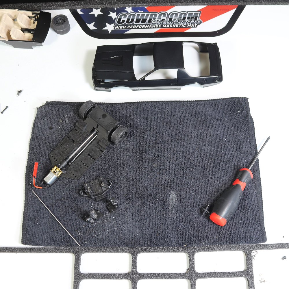 Make_It_RC's tweet image. Got the body all sanded and ready for the gold around the bottom. Also working on the chassis to improve the fitment and ride height as I discussed in the last video. So far so good.👌 #rc #rcbuild #modelcar