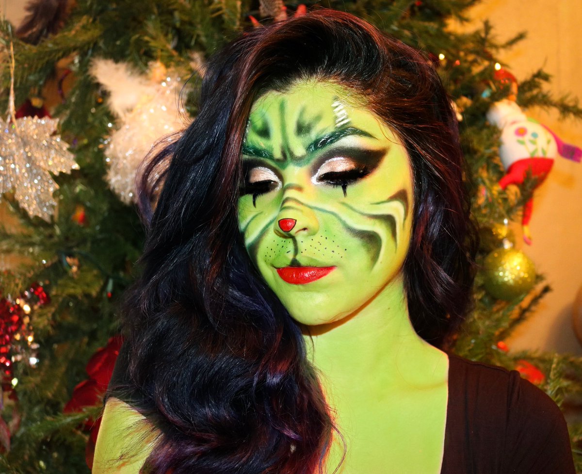 “You’re a Glam one, Mrs.Grinch”♥️💁🏻‍♀️
@NikkieTutorials @UDM_MUAS #grinchmakeup #xmasmakeup #makeuplook