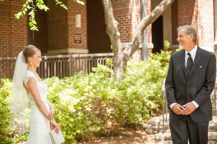 KristaLeePhoto's tweet photo. I absolutely adored capturing this first-look moment between this beautiful bride and her father. The emotions expressed were so heartfelt!
#firstlook #firstlookphotos #kristaleephotography #nashvillewedding #realweddings #nashvillephotographer #outdoorwedding #weddingphotos https://t.co/hXimsY80i8