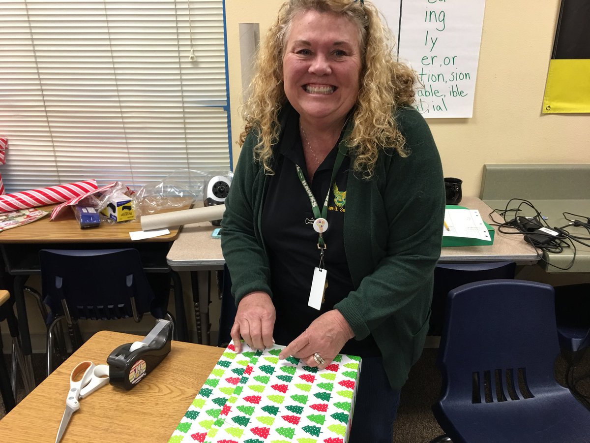_SandyStar_'s tweet photo. Amazing teachers and staff at Jesse G. Sanchez Elementary School helping after hours. So blessed to work with these folks! #HawkStrong #AlisalStrong #AlisalFuerte https://t.co/sjXknV3NNX