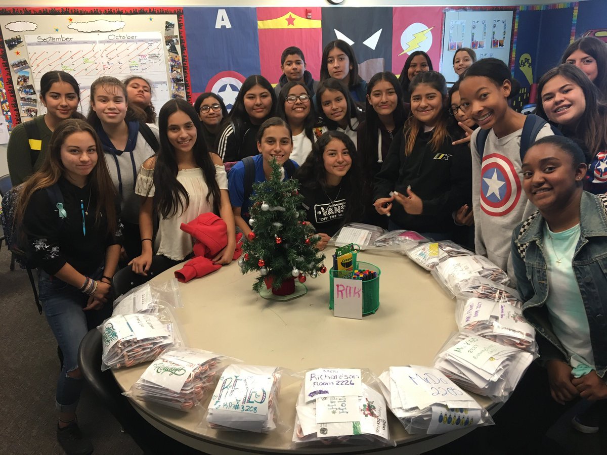 JBMS_WEBcrew's tweet image. WEBbies about to deliver over 850 holiday cards to @jbms_cjusd  students. Tis the season! ❄️🎄☃️Thank you @JBMS_ASB for supporting our project! #JBMSWEBcrew  #WEBcrew