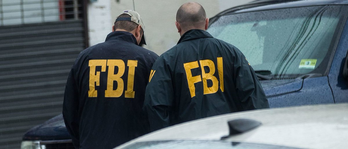 Фбр задержали. Американские полицейские задержание. Фбр россии. Фбр россии. Фбр задержали.