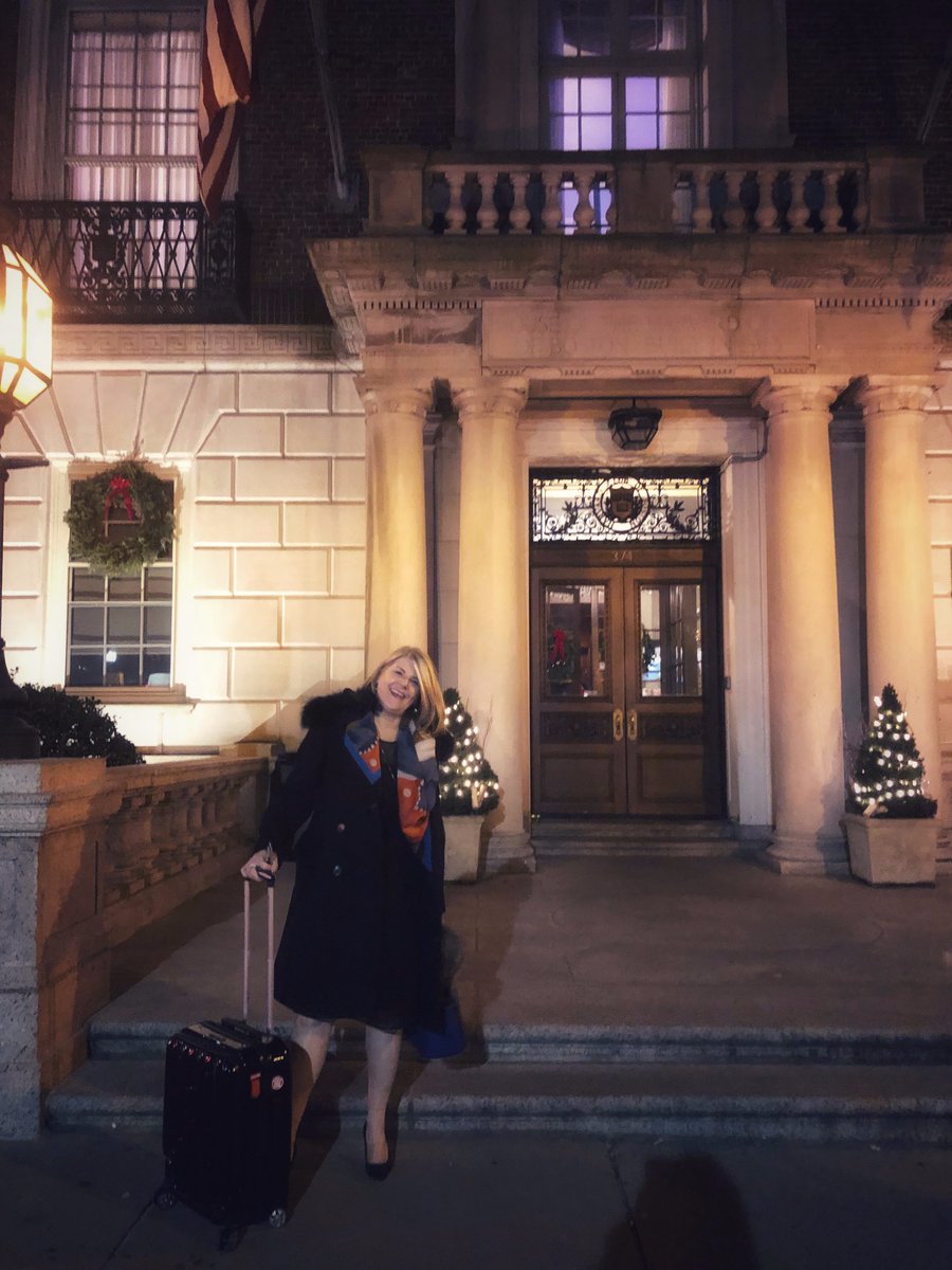 Stopped for a Photo Op outside the #HarvardClub before presenting the all-female @SednaEpic Dive & Snorkel Expedition at the Harvard Travellers Club's 872nd meeting: I'd like to thank the #HarvardTravellersClub for supporting my 2018 #Arctic expedition costs @Harvard #Boston