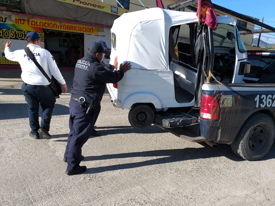 #EnOaxacaMuratViolaDH #DerechoAlTrabajoDigno

Hoy así secuestraron a un mototaxista de #Tlaxiaco, como un cumplido a las mafias del transporte del PRI, en su afán por seguir controlandolo.
<a href="/lopezobrador_/">Andrés Manuel</a>
#LiberaciónDelTransporteEnOaxaca
#FueraMafiaDelTransporte
<a href="/nvinoticiasoax/">Noticias Oaxaca NVI</a>
