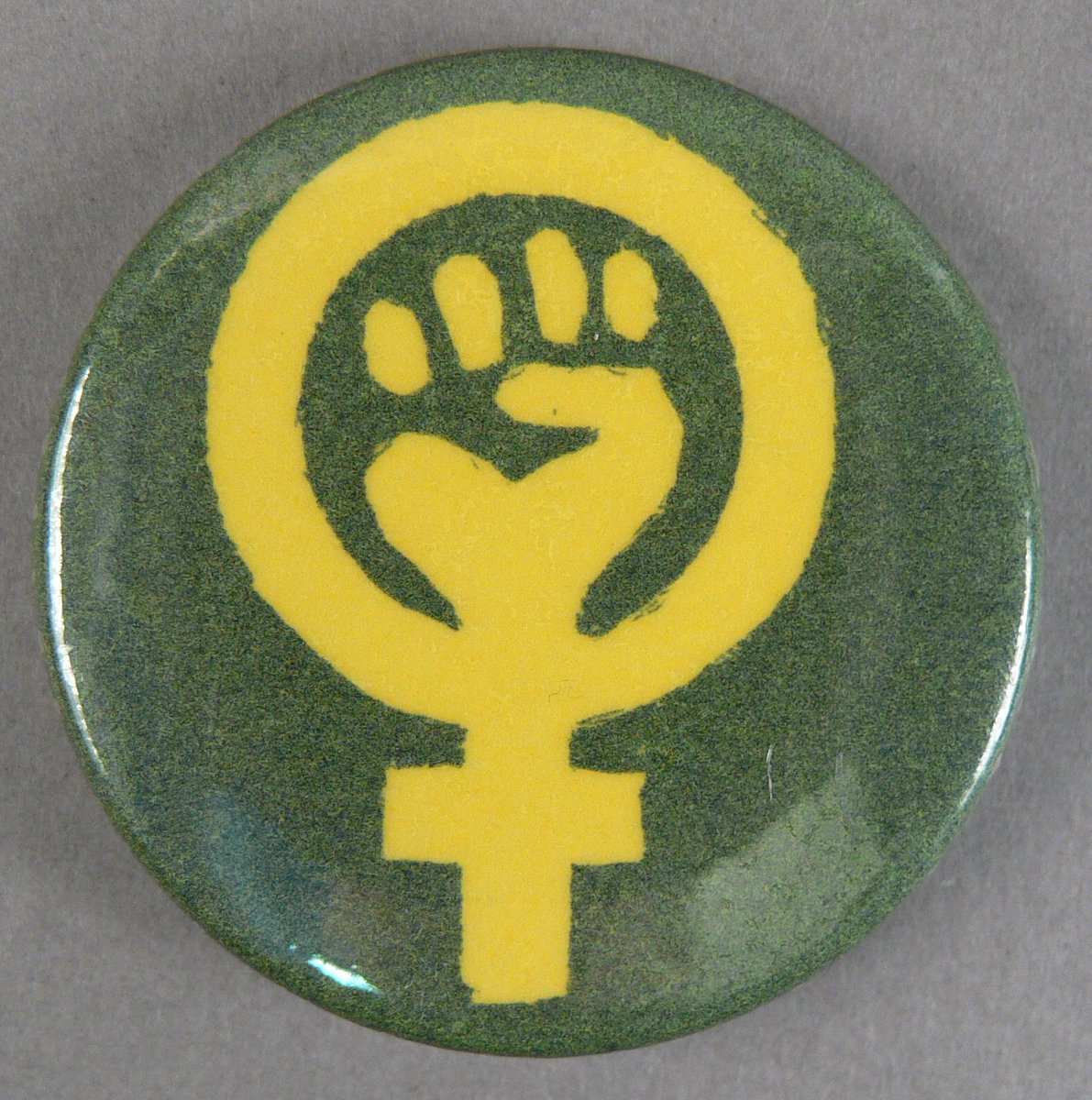 MoAD_Canberra's tweet photo. #OTD in 1904, leading Australian feminist, trade unionist, activist and writer, Edna Ryan was born.

Ryan was an organiser of the first  International Women's Day rally held in Australia in 1928, and the first female deputy mayor of NSW.

📷 Badge belonging to Edna Ryan. MoAD. https://t.co/47qOZtWmEE