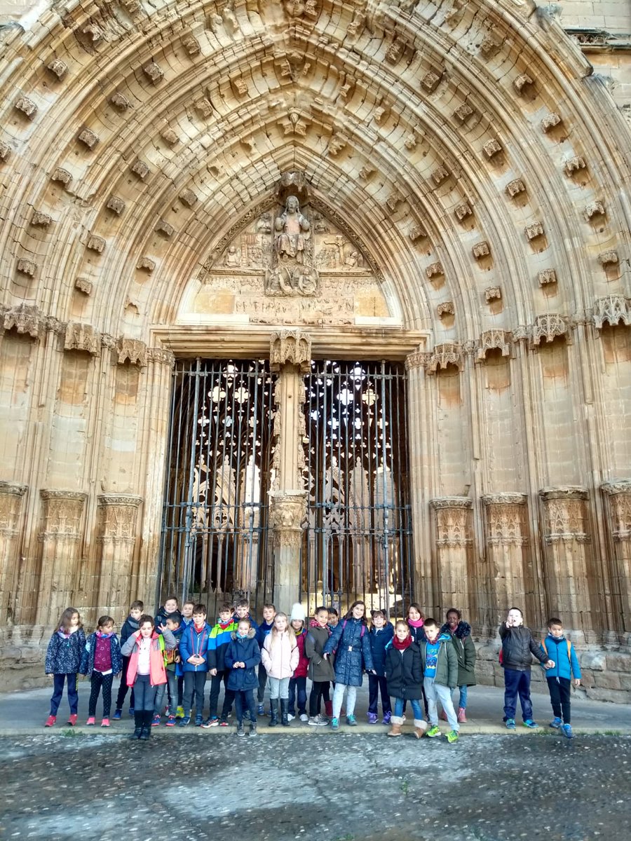 FredericGodas's tweet photo. L'alumnat de 2n visita la Seu Vella com a cloenda del projecte de la Setmana de la Ciència sobre el Patrimoni Cultural #SC18CAT @fundaciorecerca https://t.co/yZNvtAa6Si
