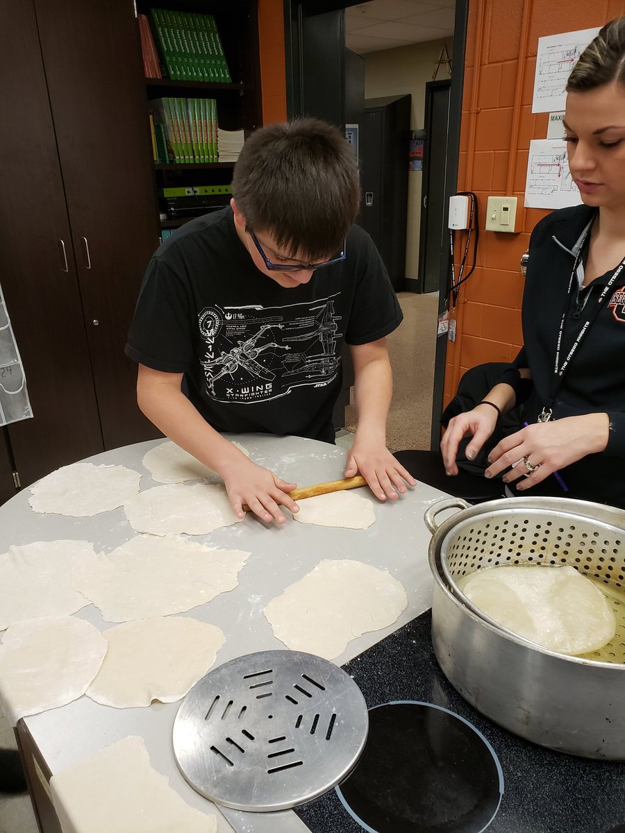 KaoJill's tweet photo. Thank you Mr. Sandoval for cooking for us #PentaCC/OtsegoJHFCS #culturalexperience #Thisdadrocks #elephantearsoneday #breakfastburritostheother @jerrygladieux @OJHS_Principal @AdamKoch_Otsego @MatterPentaSupt https://t.co/MAfTMRYoVd
