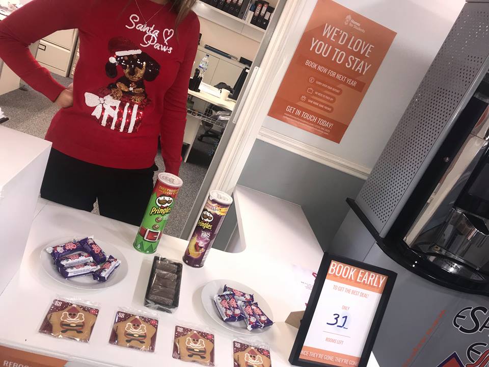 AgnesJonesHFS's tweet photo. Happy Christmas Jumper Day 👚👕 come down &amp; grab some treats ! Tag us in your best Christmas jumper selfies 🎄 https://t.co/Bnf2SsxT5x