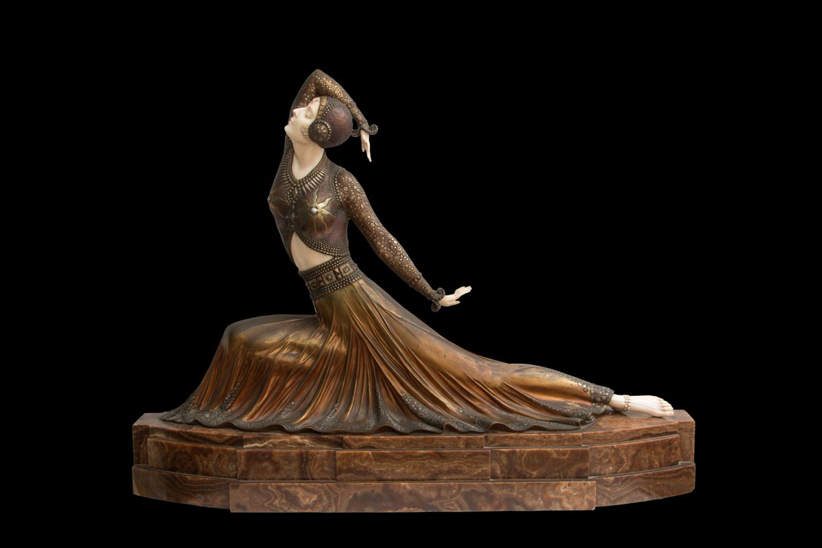 BeschCannes's tweet photo. "Clara" : Une rare et remarquable #sculpture de #chiparus apportera toute sa grâce et son élégance à notre vente du 30 Décembre à #cannes. Seuls 4 exemplaires connus !
#auction #encheres #ArtDeco #chefdoeuvre #rare
@interencheres @drouotdigital https://t.co/RL1s9xqcJH