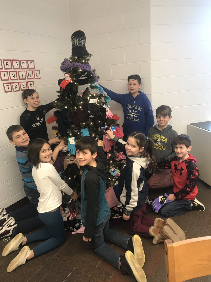 MrsKiranePES's tweet photo. More warm decorations for our 4th Grade Giving Tree! @PESDecember18 https://t.co/hknYzpgHMf